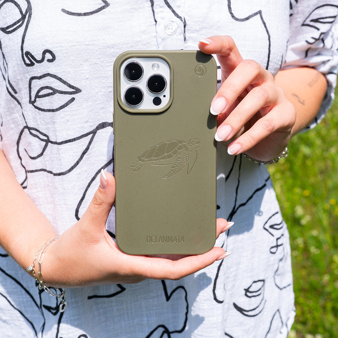 iPhone 15 pro Hülle - grün - "TURTLE" - nachhaltig – Ansicht 5