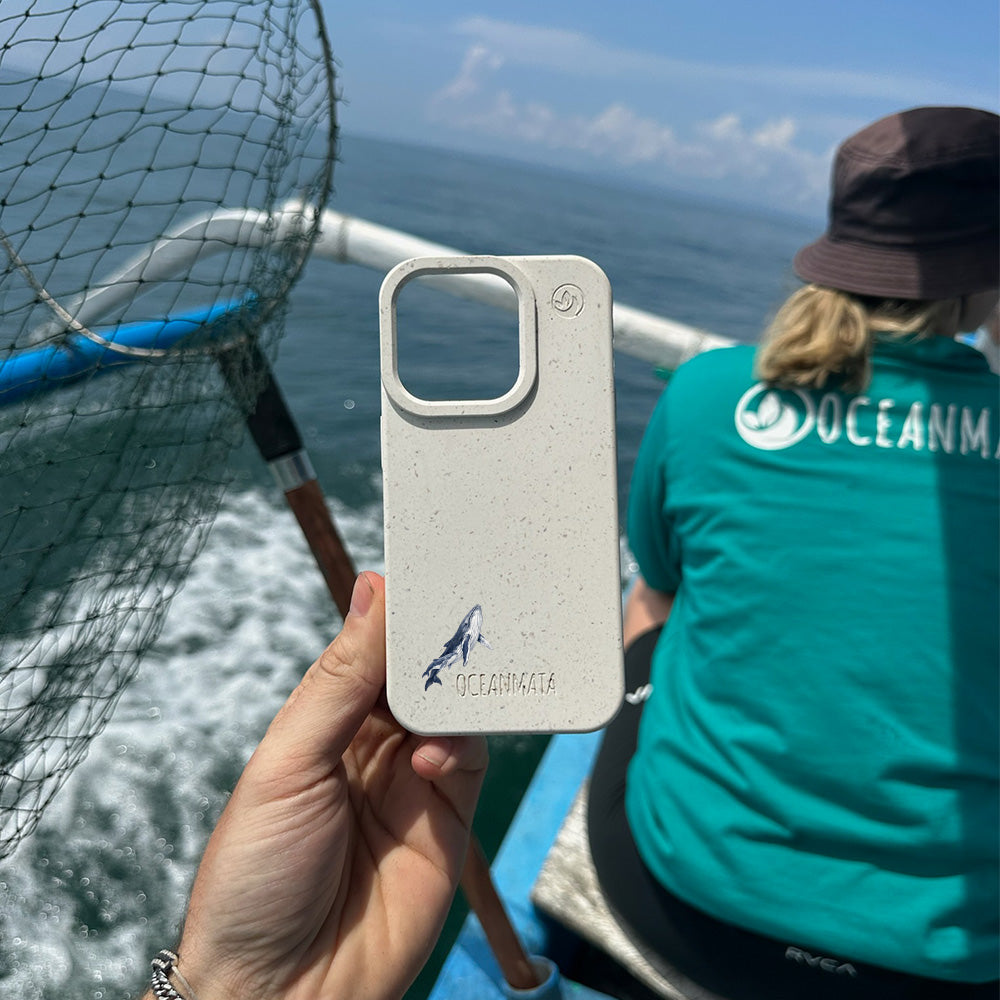 iPhone 14 pro Hülle - Buckelwal weiß - "OceanLullaby" - nachhaltig