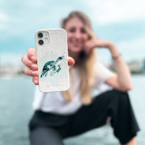 iPhone 16 Hülle - Schildkröte grün - "Baby Turtle" - nachhaltig