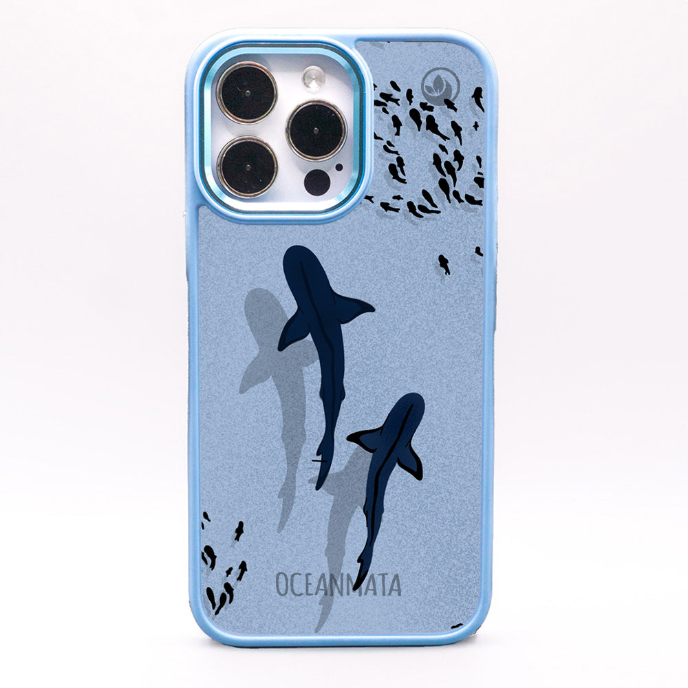 iPhone 15 pro Hülle - Hai blau - "Into the blue" nachhaltig