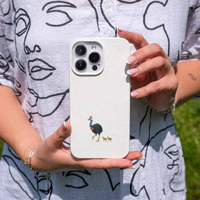 iPhone 13 Hülle - Cassowary weiß - "CassowaryStroll" - nachhaltig