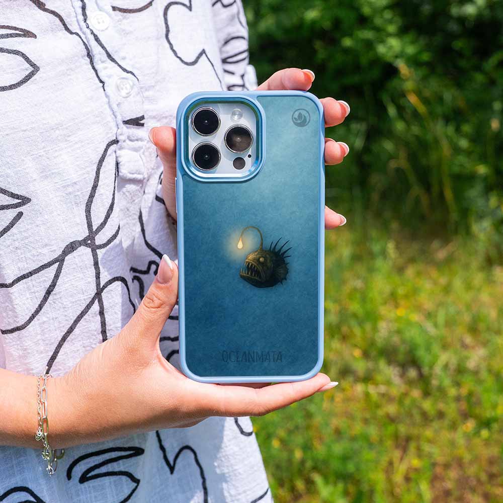 iPhone 17 pro Hülle - Anglerfisch blau - "Sour" - nachhaltig