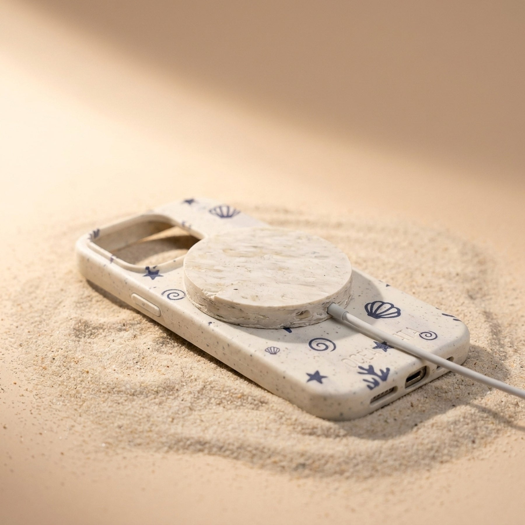 MagSafe Ladegerät aus Ozeanplastik auf der Oceanmata Bio-Hülle